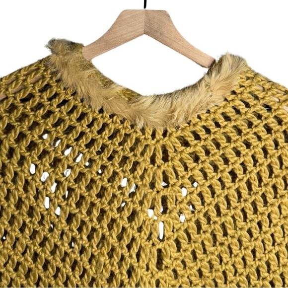 Kenneth Cole Poncho/Shawl with Rabbit Fur Trim - Picture 3 of 5